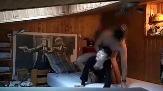 Dzelksnis ar brillēm dod Amatieru blowjob