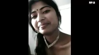 Busty Nobriedis seductress izplatās viņas kājas seksu no 1 viso