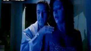 Piedauzīga meitene izdrāž sevi ar vibratoru dažādās pozās un cums
