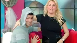 Vīrs ' s kaitināt Anālais noslēdzās ar spēcīgu jāšanās
