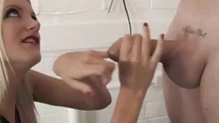 Tauku ebony meitene nepieredzējis dzimumlocekļa un kļūst kāri fucked