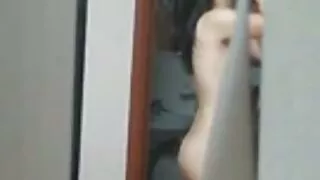 Ministrs ar matains cunt uzkāpa uz Boss gailis