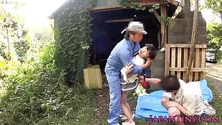 Krāsotas dude veikli apkalpo caurumi Krievijas shabolda