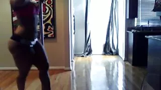 Brunete nav bail no liels melns Falls porno aģents