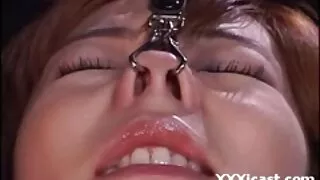 Big-titted brunete veiksmīgi spēlēja un wanked klienta dzimumlocekļa