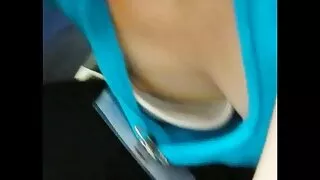 Viņš pamodās viņa māsa ar lielu Falls un sāka aktīvi izdrāzt viņas gultā