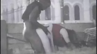 Ebony vilināja dude putu vannā savvaļas fuck