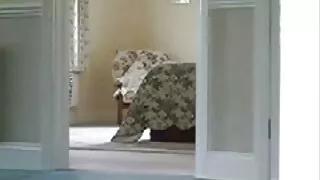 Nobriedis Blondīne nāca uz guļamistabu dude un sāka molest
