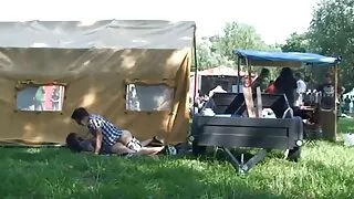 Pusaudžu Karstā Brunete Laizīja gailis un fucked ar draugu