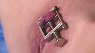 Blondīne nympho Maksts fucked ar gurķi