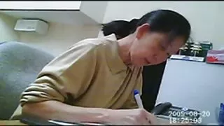 Iekāre ragazza meitene fucked ar gumijas dildo šķērsojumi