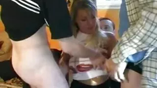 Vīrs ieguva labu blowjob un fucked elastīgu sieva visos iespējamos veidos