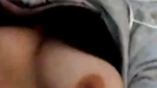 Slāvu meitene masturbated viņas medus