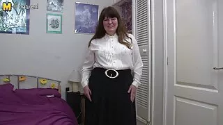 Kuce dildoing kameras priekšā un cums vardarbīgi