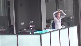 Maskē Master aptuveni fucked visās caurumiem, ko rudmate vergu